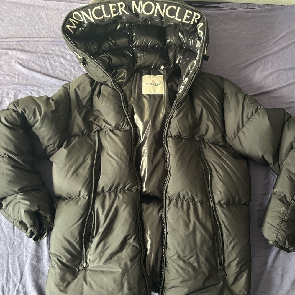 Moncler Moncla Size 4 (L) black puffer jacket with hood